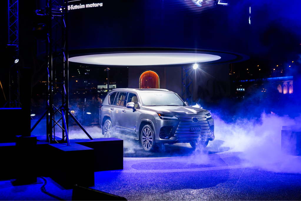 Automotive lexus modal